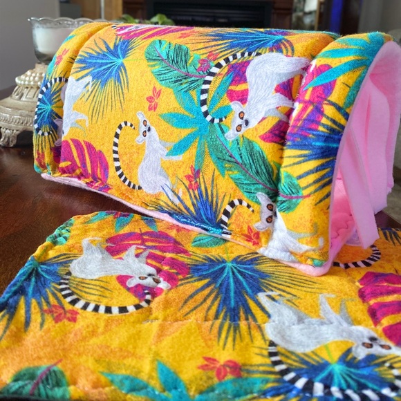 Small pet hedgehog guinea pig cozy hide bed - Picture 2 of 3